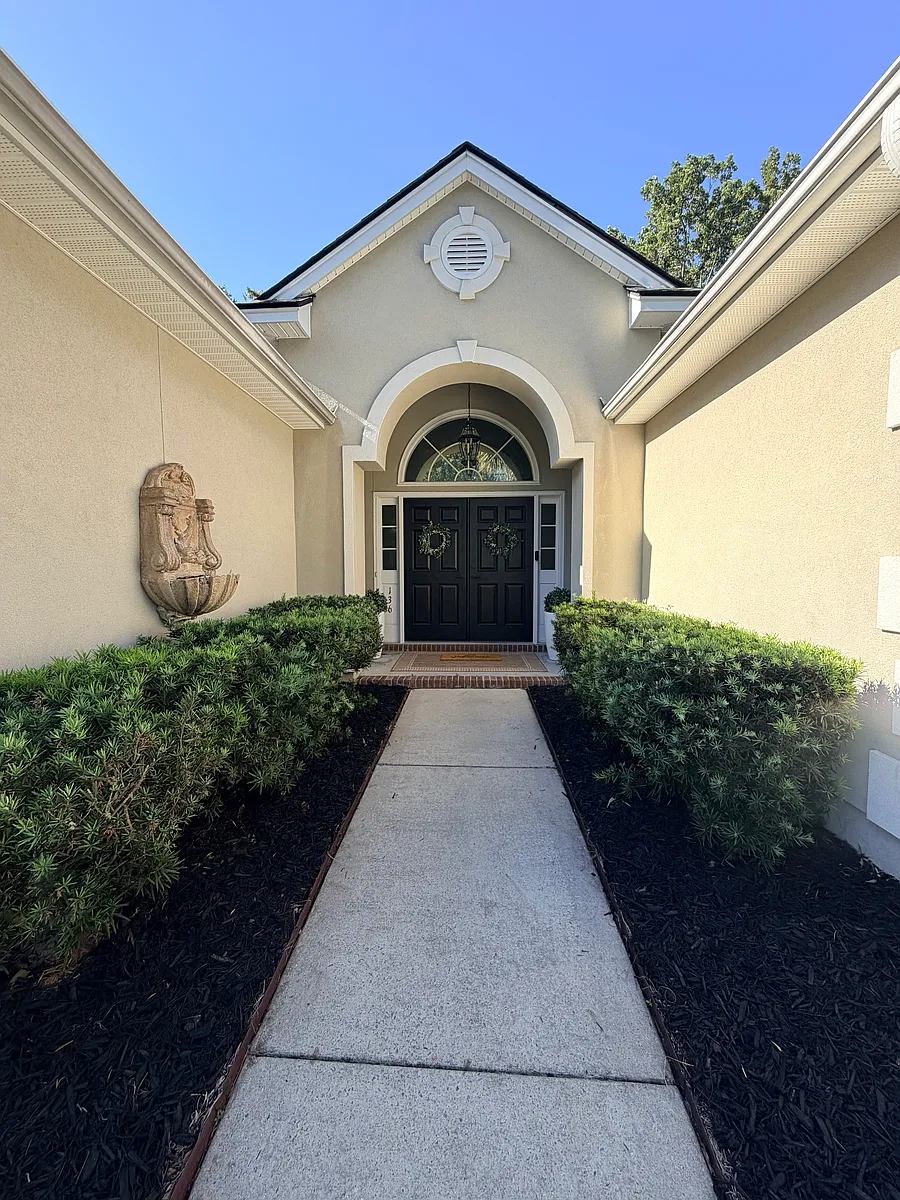 Building Photo - 136 Oak Bluff Rd