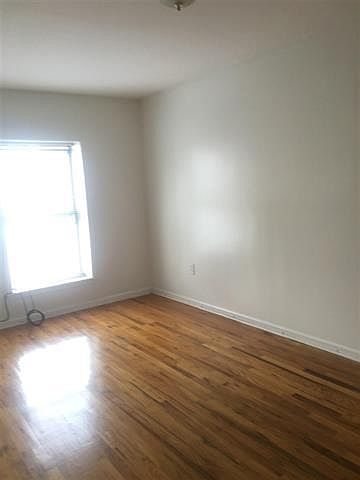 2nd image of 384 Palisade Ave