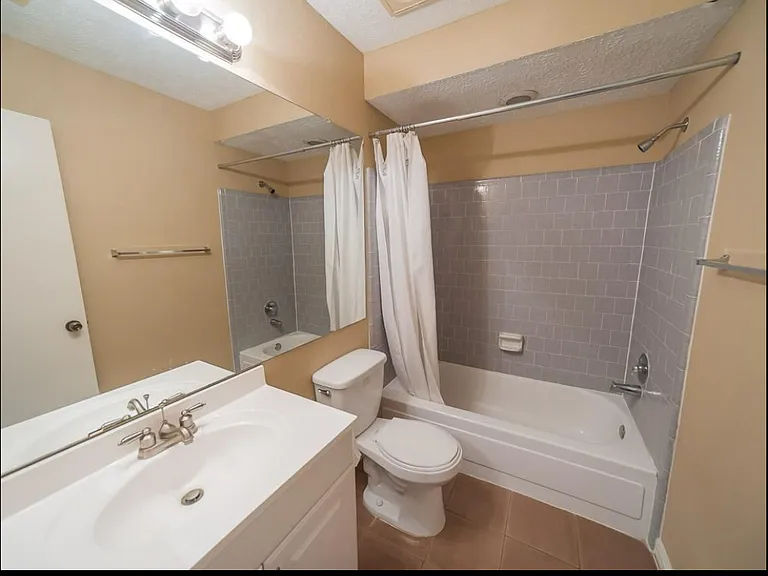 2910 Bentley Ct — Photo 13