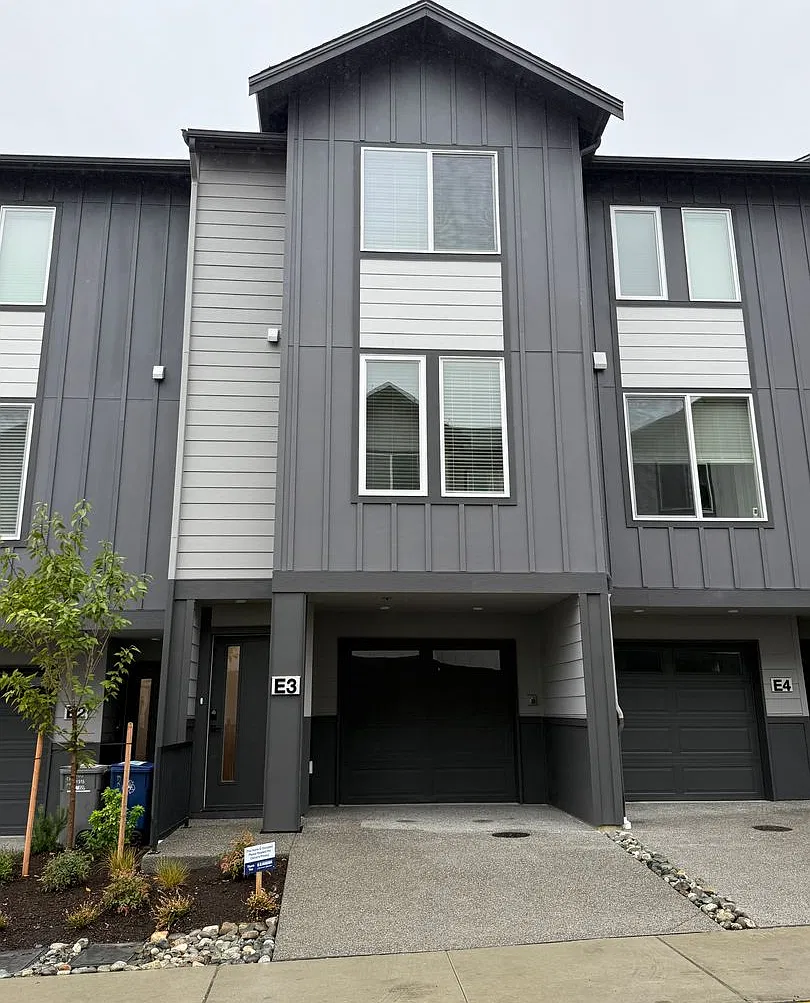 Stunning 3BD/3BTH Modern Townhouse in Snohomish for Lease! — Photo 1