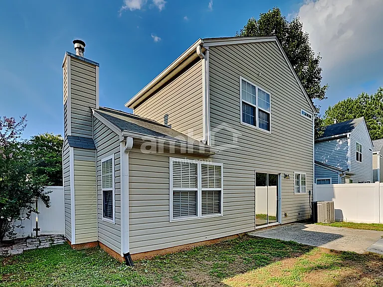 930 W Oaks Dr — Photo 17