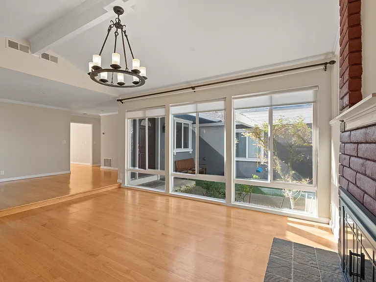 880 Hollenbeck Ave — Photo 3