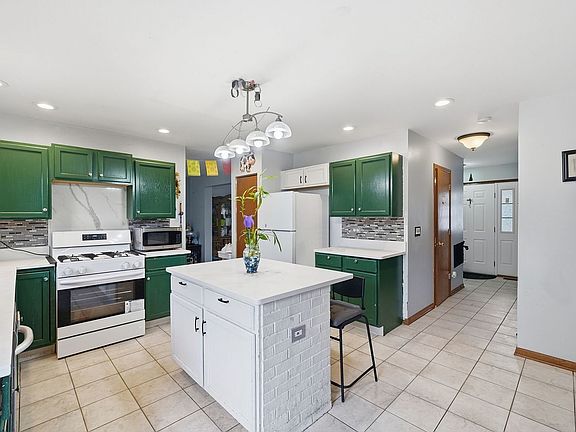 2nd image of 1565 Baytree Dr