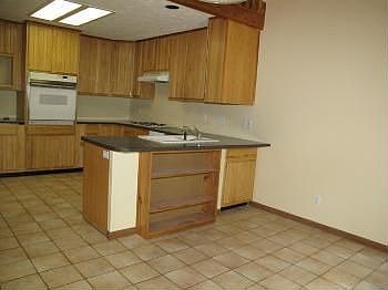 5th image of 409 Bellevue Blvd N