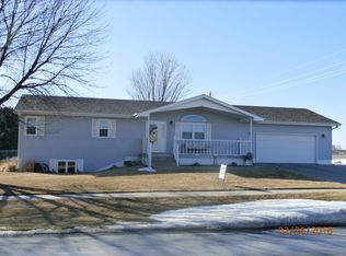 908 Redwood Rd, Grand Island, NE 68803