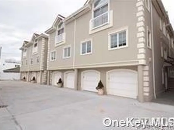 1051 Oceanfront St #7, Long Beach, NY 11561