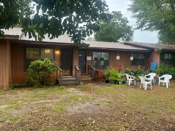 27 6th St #A, Shalimar, FL 32579