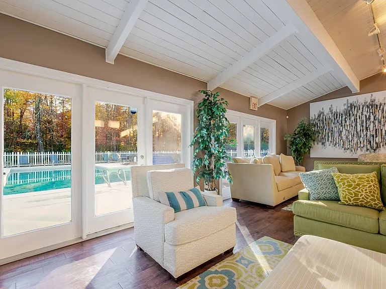Laurel Pines — Photo 20