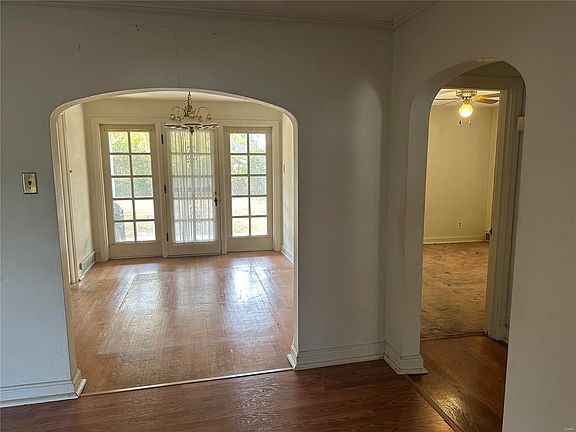 5th image of 7354 Milan Ave