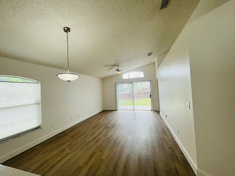 13403 Greenpointe Dr — Photo 8