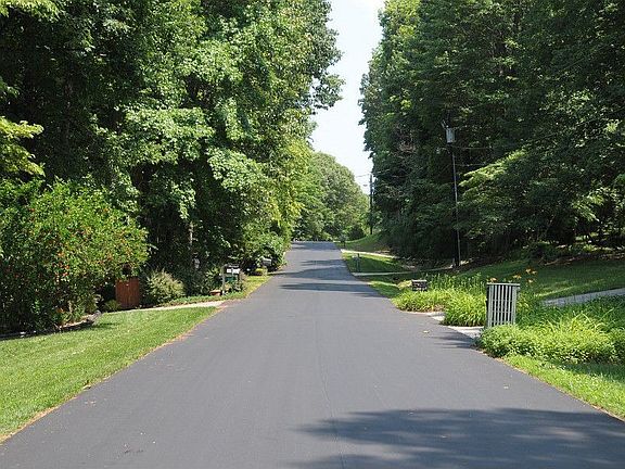3rd image of 182 Huntington Ln