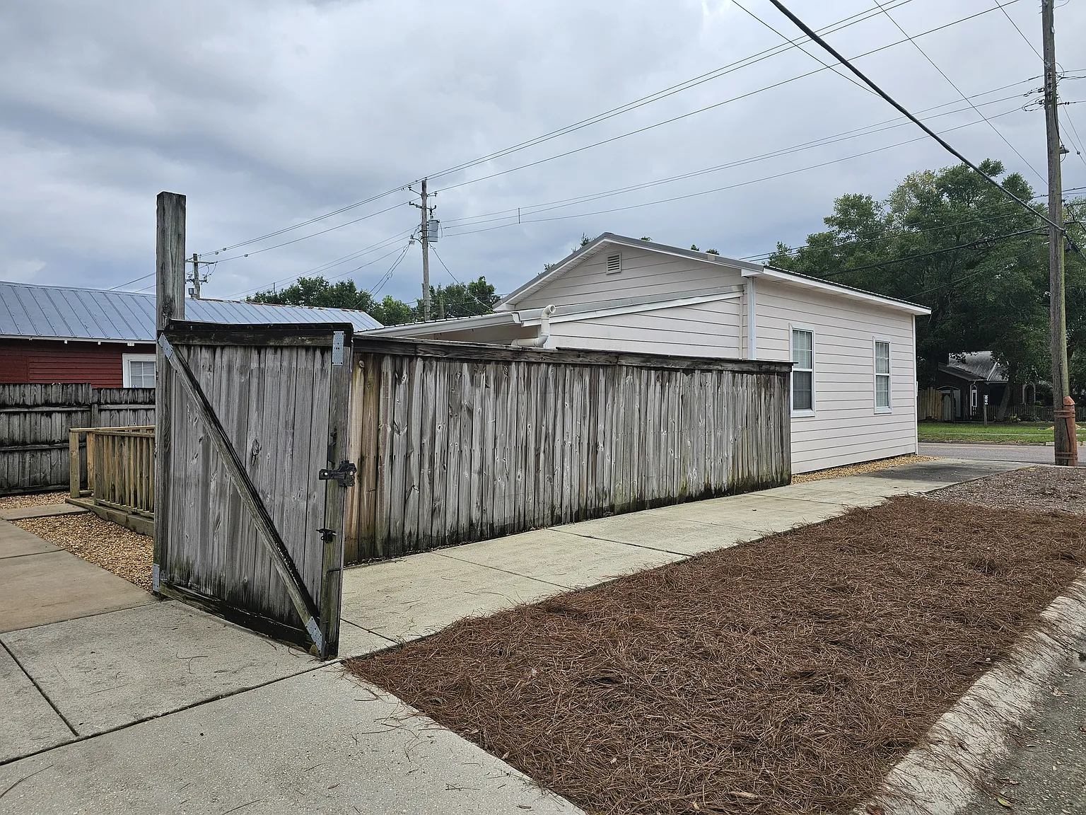 N Devilliers St, Pensacola — Photo 2