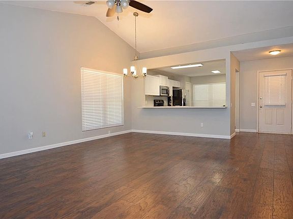 4th image of 3704 Huckleberry Dr