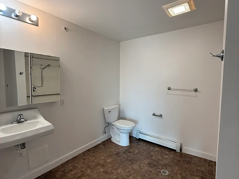 661 Bell St #10 — Photo 5