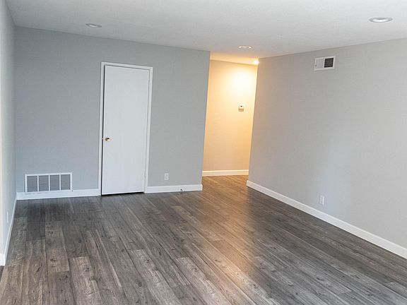 3rd image of 532 Northlake Dr