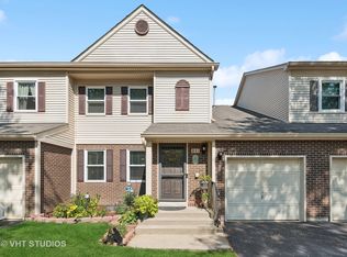 841 Perry Dr, Algonquin, IL