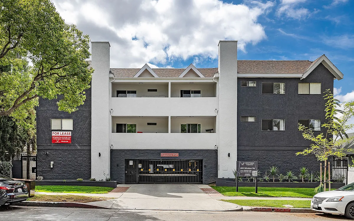 Building Photo - 420 Windsor Rd