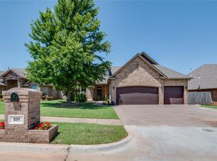 809 Kelsi Dr, Moore, OK 73160