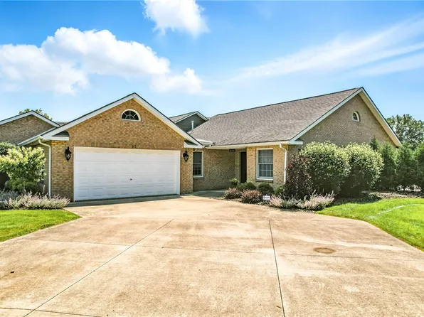 117 Clubhouse Cir, West Middlesex, PA 16159