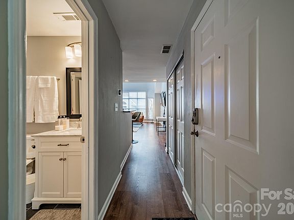 4th image of 513 N Graham St Unit 3H