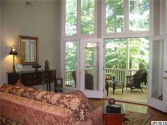 Living Room-Veranda