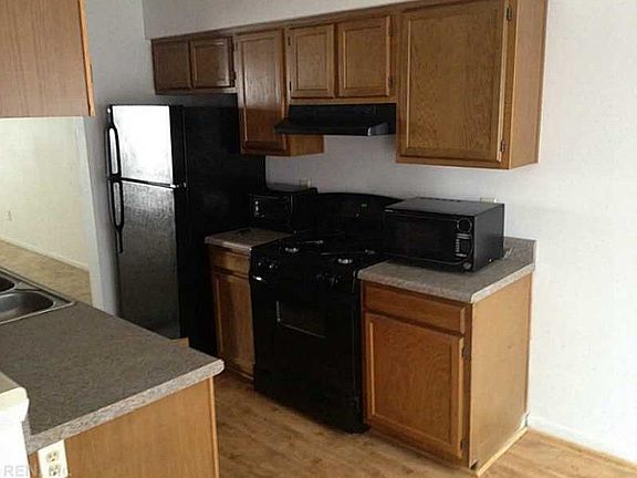 3rd image of 744 Quesnel Dr