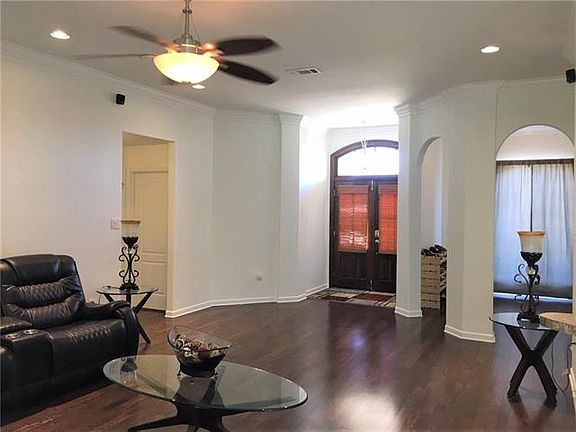 4th image of 96 Tuscany Dr