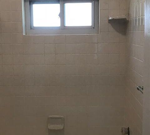 Bathtub/shower.