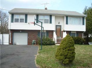 177 Alcorne St, Somerset, NJ 08873