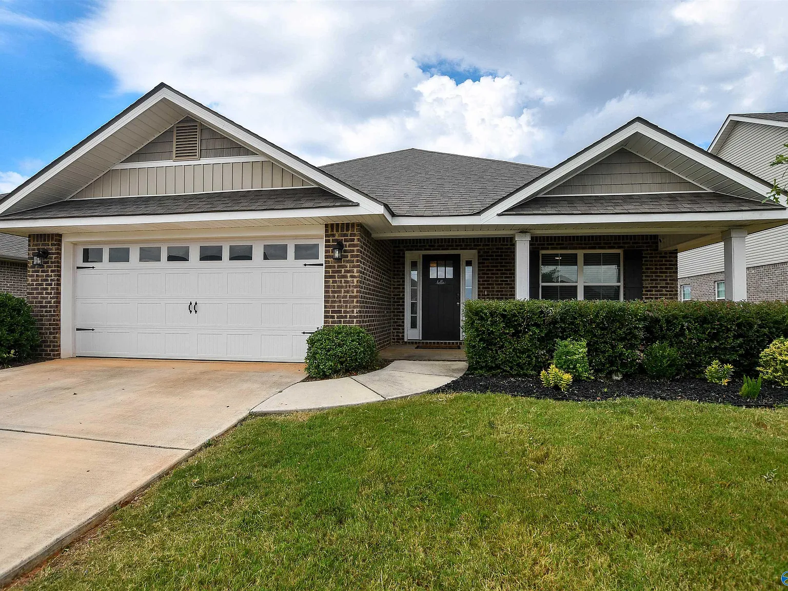 4 bed, 3.0 bath, 2200 sqft, $2,200 — Photo 1