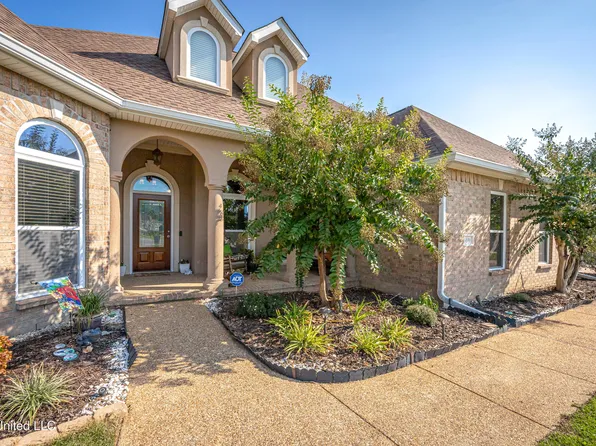 6100 Silverleaf Dr, Ocean Springs, MS 39564
