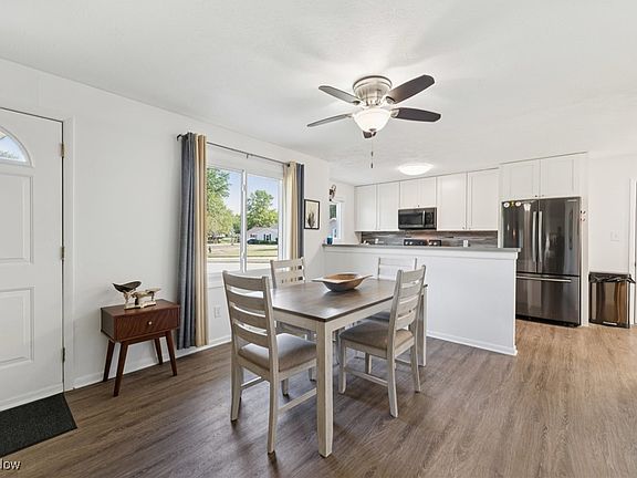 3rd image of 20555 Hemlock Cir