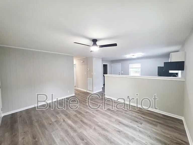 837 Waring St — Photo 8