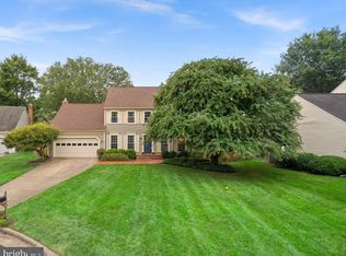 12 Teasdale Ct, Sterling, VA 20165