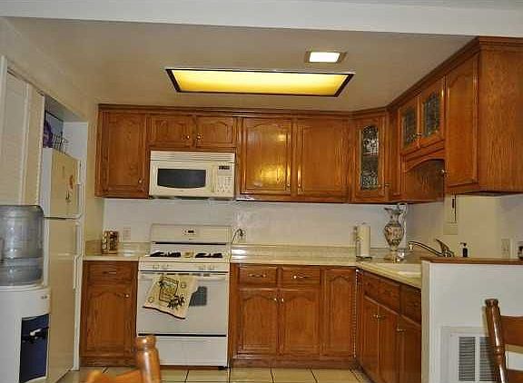 2nd image of 855 W San Ysidro Blvd Unit 3