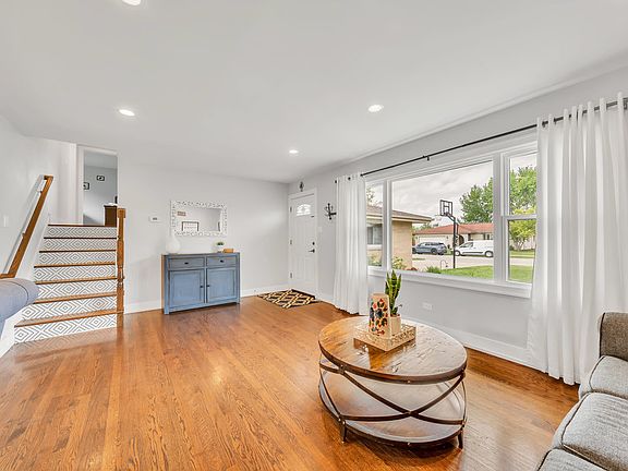 3rd image of 16731 Oleander Ave