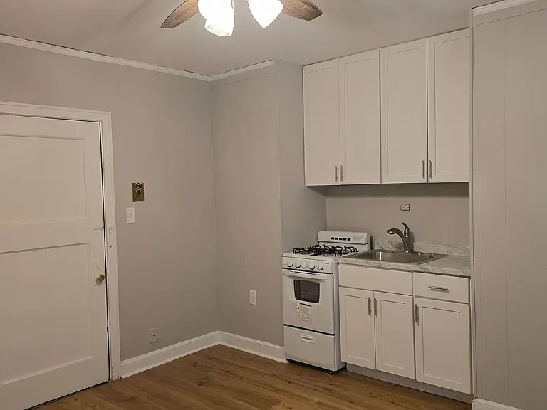 Lower East Side Milwaukee Studio and One bed Apartments- Flexible Lease Terms — Photo 14