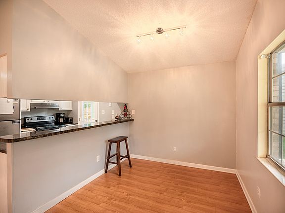 4th image of 1718 Woodpointe Dr