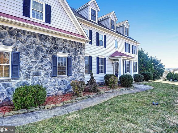 3rd image of 1001 Woodshire Ln