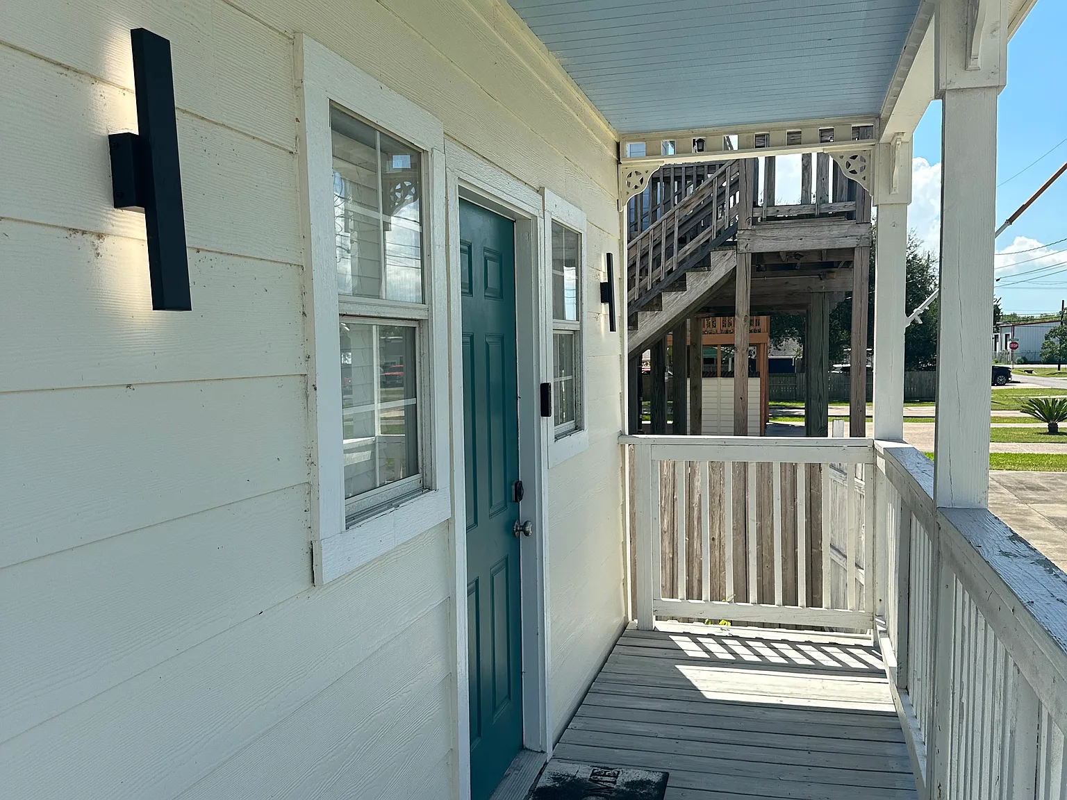 1 bed, 1.5 bath, 900 sqft, $1,500 — Photo 2