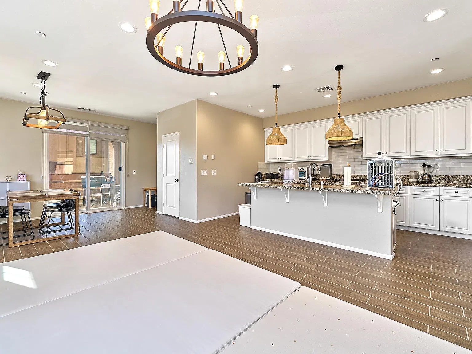 3 bed, 2.5 bath, 1745 sqft, $3,450 — Photo 4