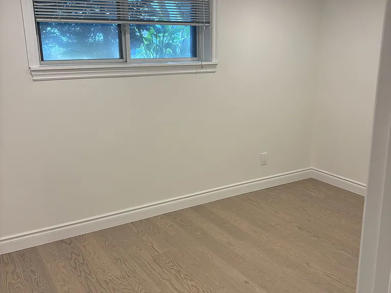 150 Codsell Ave #BASEMENT — Photo 4