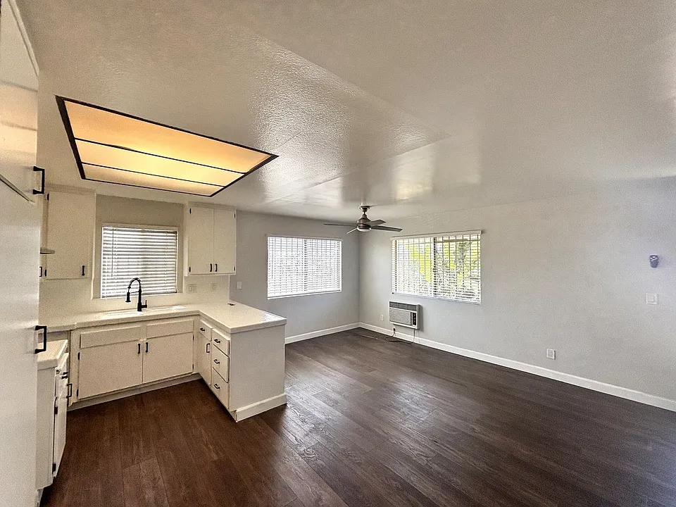 7606 S Figueroa St #6