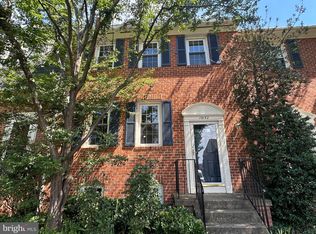 10152 Village Knolls Ct, Oakton, VA 22124