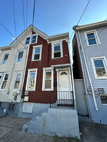 39 Adeline St Photo 1