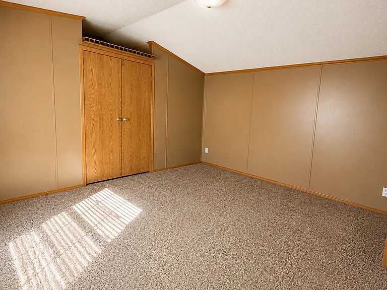 925 N Wesley St — Photo 12