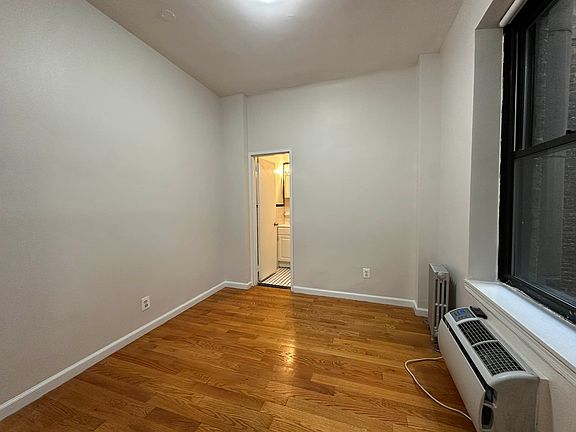 4th image of 11 E 32nd St #5O