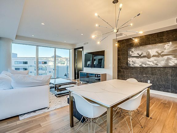 4th image of 4422 N 75th St Unit 5007