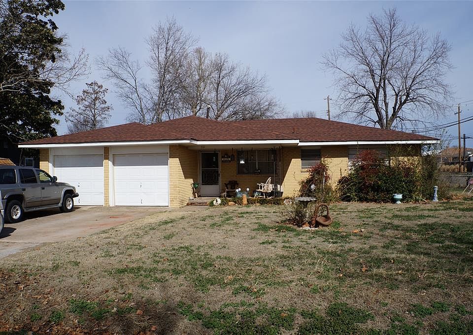 1st image of 301 W Meek St