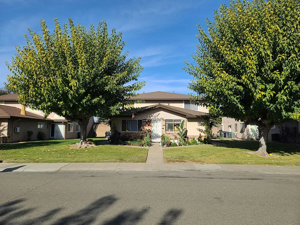 9013 Montoya St #3
